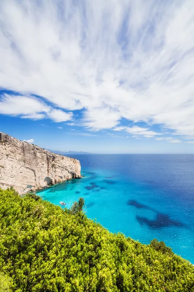 Blauwe grotten op Zakynthos eiland, gezien vanaf de Skinari belvedere — Stockfoto