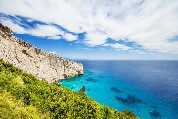 Grutas azuis na ilha de Zakynthos, como visto do miradouro de Skinari — Fotografia de Stock