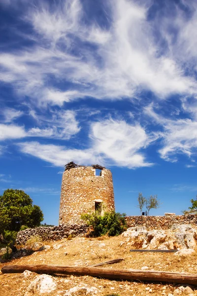 Un viejo molino de viento en Askos, isla de Zakynthos, Grecia — Foto de Stock