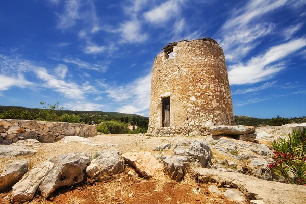 En gammel vindmølle på Askos, Zakynthos, Hellas – stockfoto