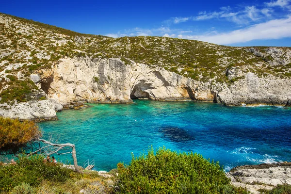 Het rotsachtige strand Porto Limnionas op het eiland Zakynthos, Griekenland — Stockfoto