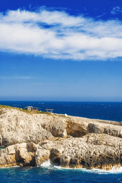 The rocky Porto Limnionas beach on Zakynthos island, Greece — Stock Photo, Image