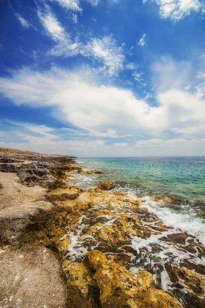 Skalnatá pláž Porto Roxa na ostrově Zakynthos, Řecko — Stock fotografie