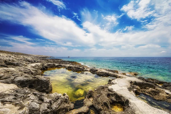 Skalista plaża Porto Roxa na wyspie Zakynthos, Grecja — Zdjęcie stockowe