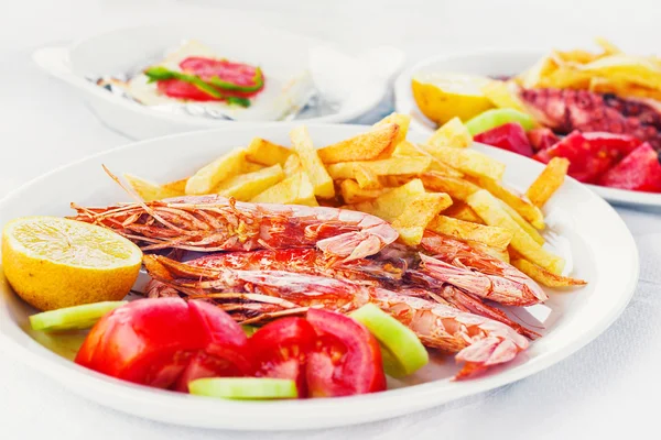 Grilled prawns with a side of fries and fresh veggies (shallow dof) — Stock Photo, Image