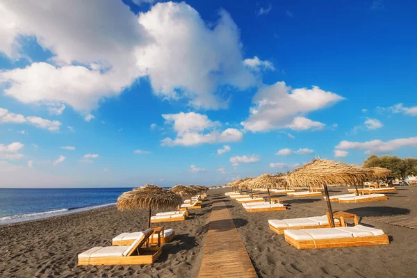 Playa de Perissa en la isla de Santorini, Grecia —  Fotos de Stock