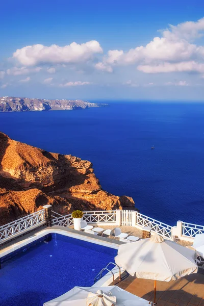 Lyxig villa med utsikt över caldera, Santorini island, Grekland — Stockfoto