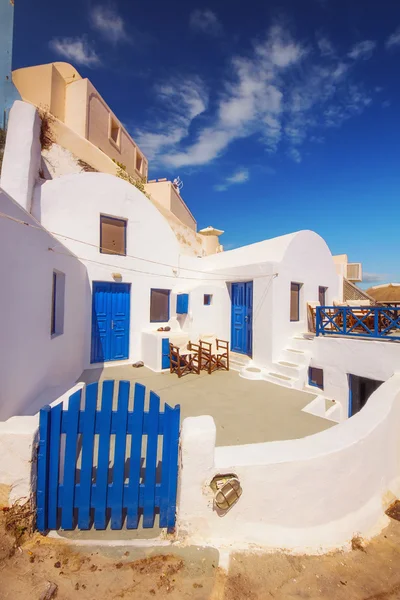 Traditional architecture in Oia village, Santorini, Greece — Stock Photo, Image