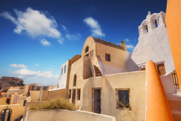 Architettura tradizionale nel villaggio di Oia, Santorini, Grecia — Foto Stock