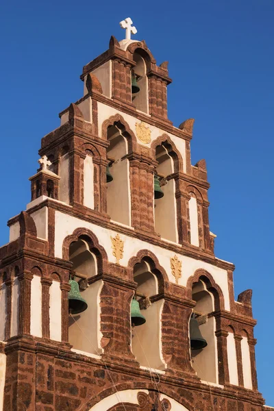 Campanile dettagli di una chiesa nel villaggio di Emporio, Santorini — Foto Stock