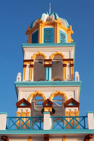 Campanario de la iglesia Panagia Messani, pueblo de Emporeio, Santorini — Foto de Stock