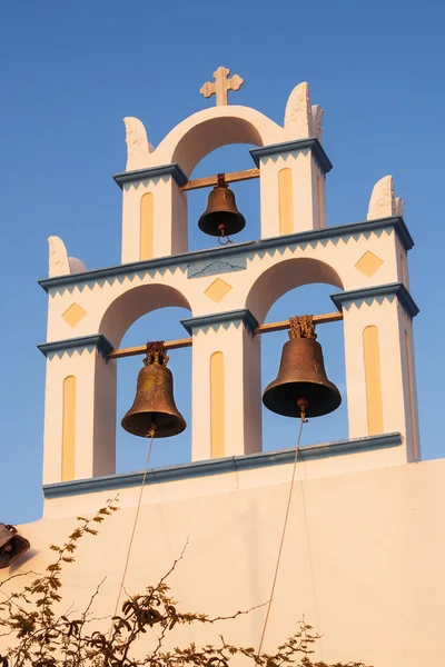 Campanile dettagli di una chiesa nel villaggio di Emporio, Santorini — Foto Stock