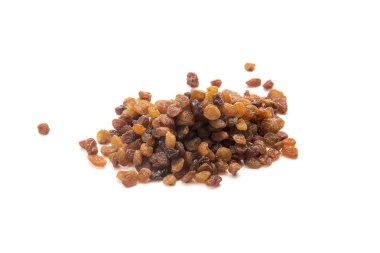 İzole kahverengi kuru üzüm