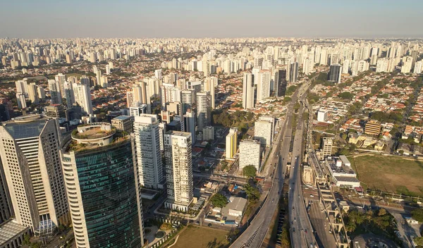 巴西圣保罗市Ponte Estaiada Estaiada桥 附近Jornalista Roberto Marinho大道的空中景观 — 图库照片