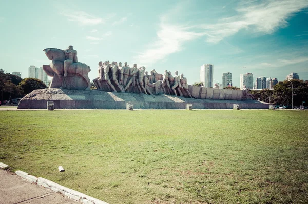 ブラジル ・ サンパウロ サンタルジア フラグの記念碑 — ストック写真