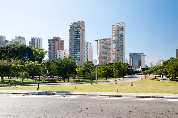 Budynki w ibirapuera, miasta sao paulo — Zdjęcie stockowe