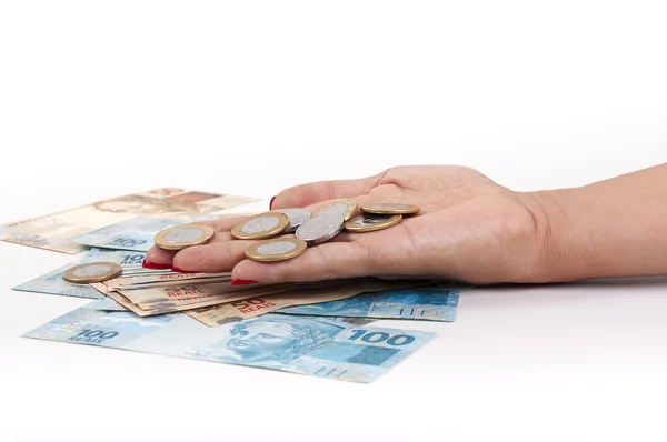 A mão da mulher e o dinheiro brasileiro — Fotografia de Stock