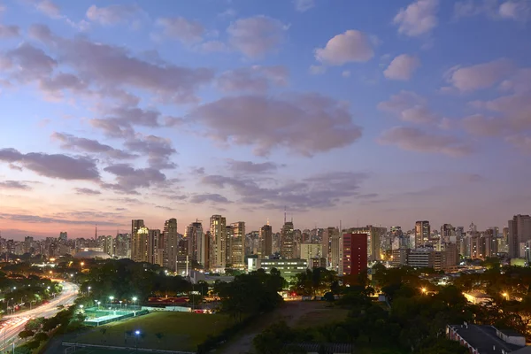 Sao Paulo city at nightfall, Brazil — Stock fotografie