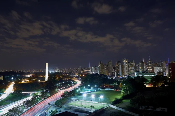 Město Sao Paulo v noci, Brazílie — Stock fotografie