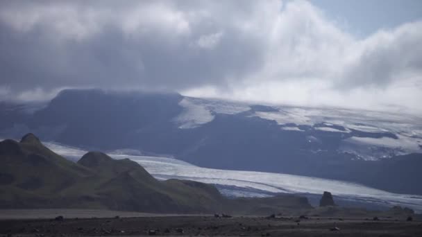 Vista Paisaje volcánico, glaciar y montaña. Trek de Laugavegur en Islandia — Vídeo de stock