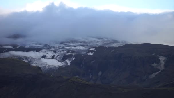 Vista de la montaña, glaciares y paisajes volcánicos. Trek de Laugavegur en Islandia — Vídeo de stock