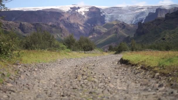 Scenic view Of Mountain Road Thorsmorkissa jäätiköllä, Islanti — kuvapankkivideo