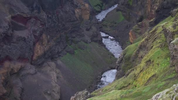 İzlanda 'da Laugavegur yürüyüş yolunda Markarflotsgljufur kanyonu — Stok video