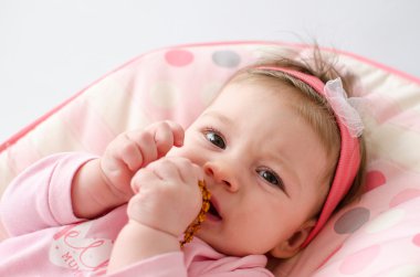 diş çıkarma bebek kız