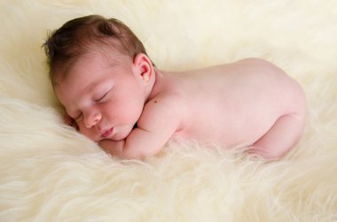 Yeni doğan bebek uyku