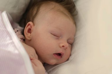 Yeni doğan bebek uyku