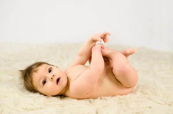 Adorável bebê menina nua — Fotografia de Stock