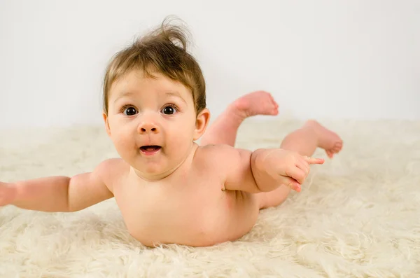 Adorable baby dziewczyny nago — Zdjęcie stockowe