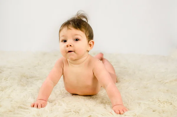 Adorable baby dziewczyny nago — Zdjęcie stockowe