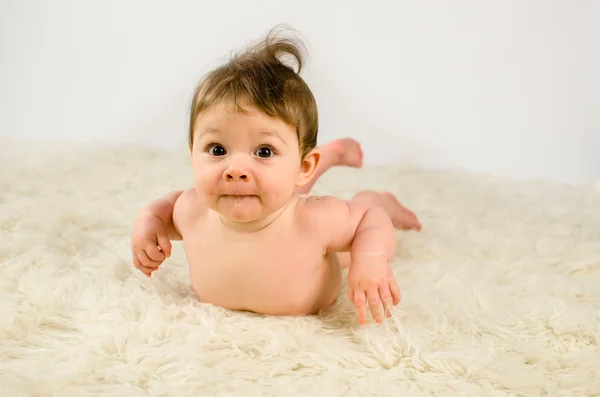 Adorable baby dziewczyny nago — Zdjęcie stockowe