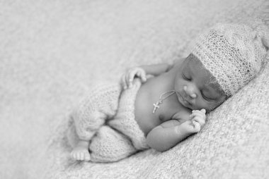 Yeni doğan küçük oğlu