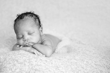 Yeni doğan küçük oğlu