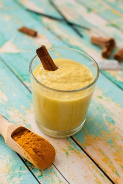 sağlıklı zerdeçal güler yüzlü