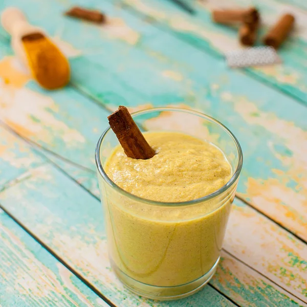 Batido de cúrcuma saludable — Foto de Stock