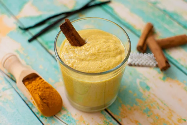 Batido de cúrcuma saludable — Foto de Stock