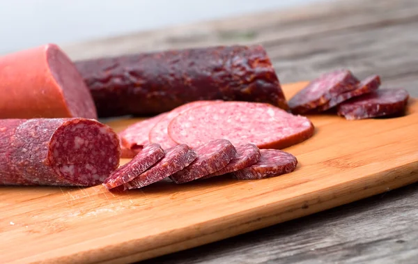 Köttprodukter inklusive skinka och korv — Stockfoto