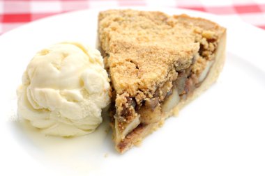 Elmalı pasta dondurma ile