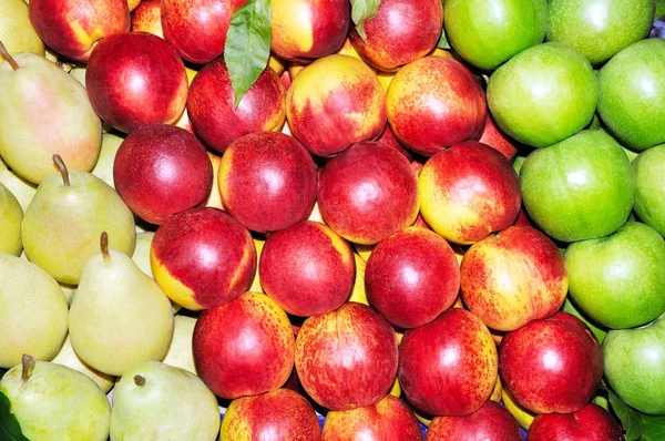 Свежие фрукты крупным планом — стоковое фото