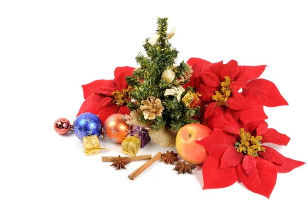 Árbol de Navidad y flores — Foto de Stock