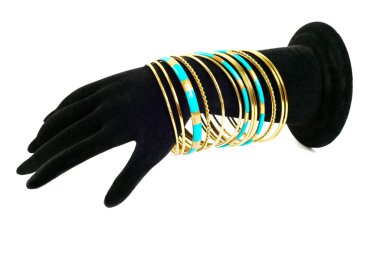 Manken üzerinde bilezik