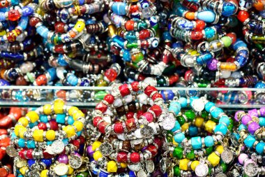 Renkli mücevher bilezik