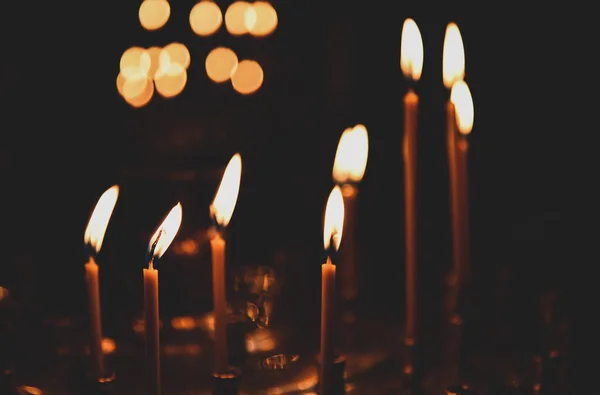 Κάψιμο Κεριών Στην Ορθόδοξη Χριστιανική Εκκλησία — Φωτογραφία Αρχείου