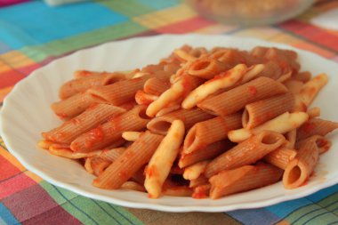 Organik makarna yemek