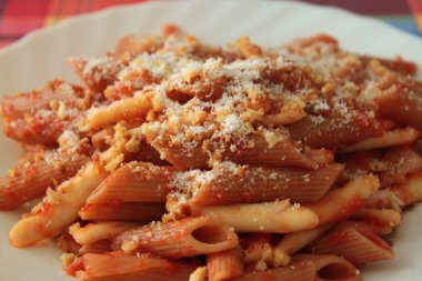 Organik makarna yemek