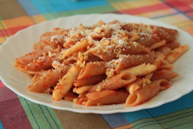 Organik makarna yemek