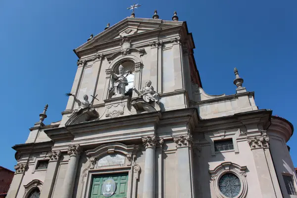 Fuera de la Iglesia —  Fotos de Stock